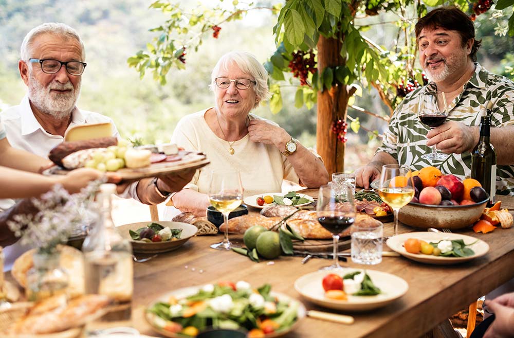 AdobeStock_234435165 Big happy family having dinner