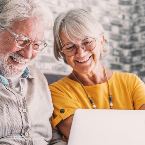older-couple-shoping